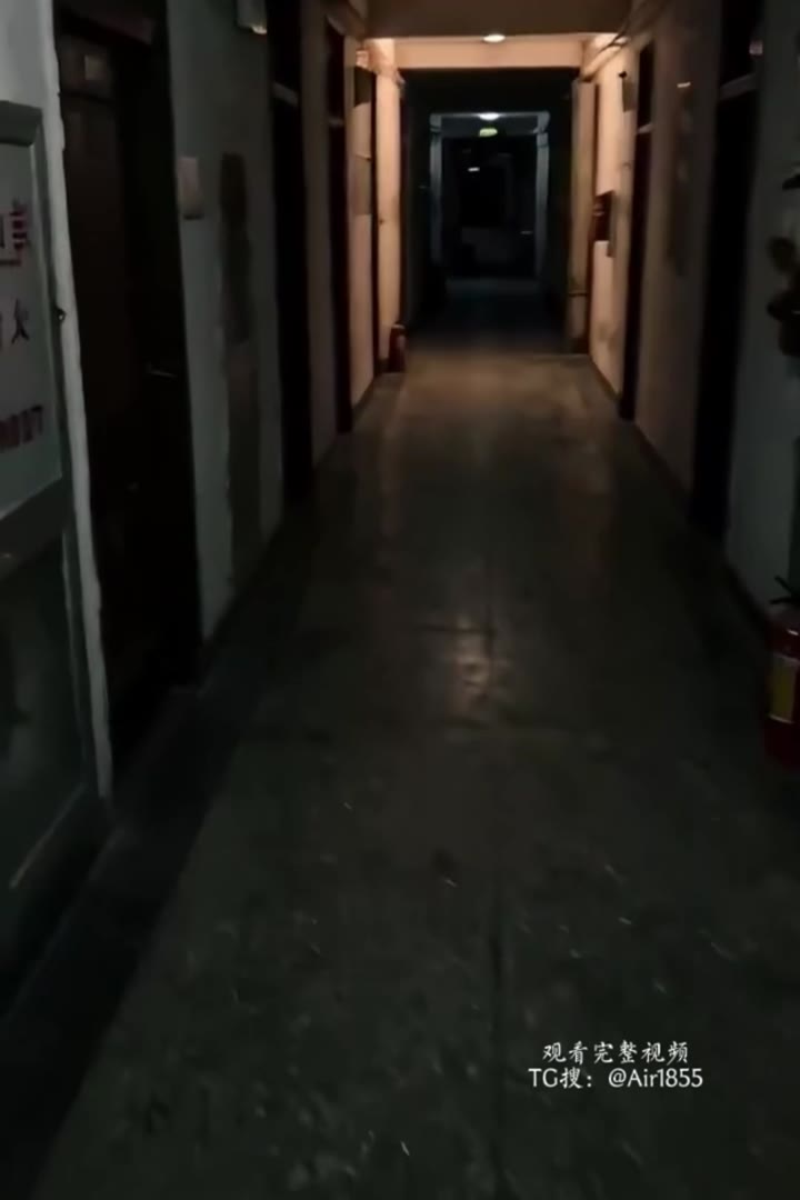 深夜潜入女大学生宿舍